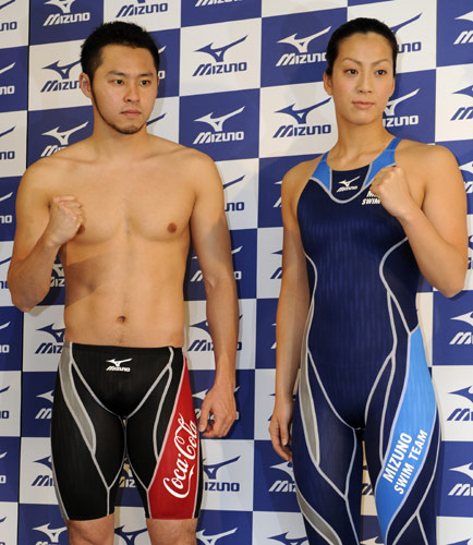 水上運(yùn)動器材的經(jīng)典選擇：小框競速泳鏡的魅力